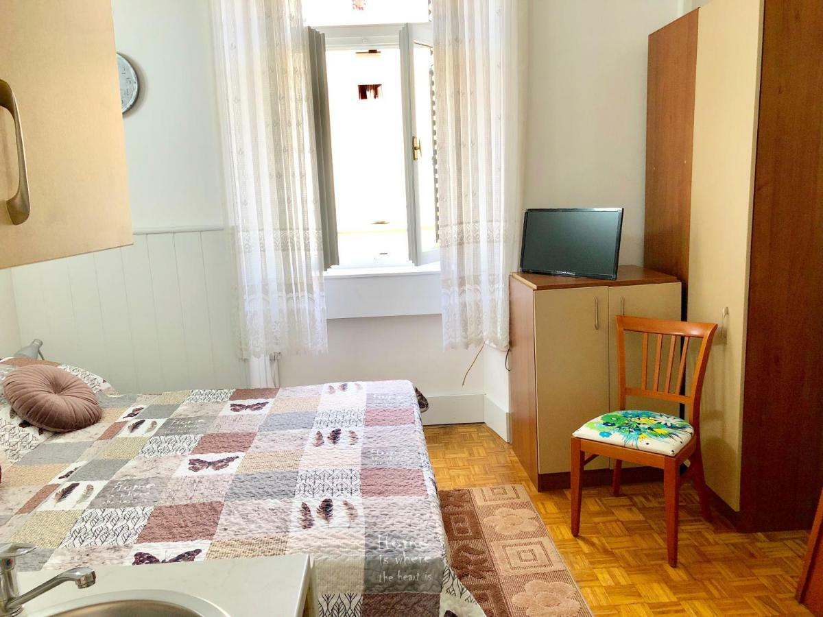 Апартаменти Studio & Free Parking, Aircool, Fresh Bedding Ловран Екстер'єр фото