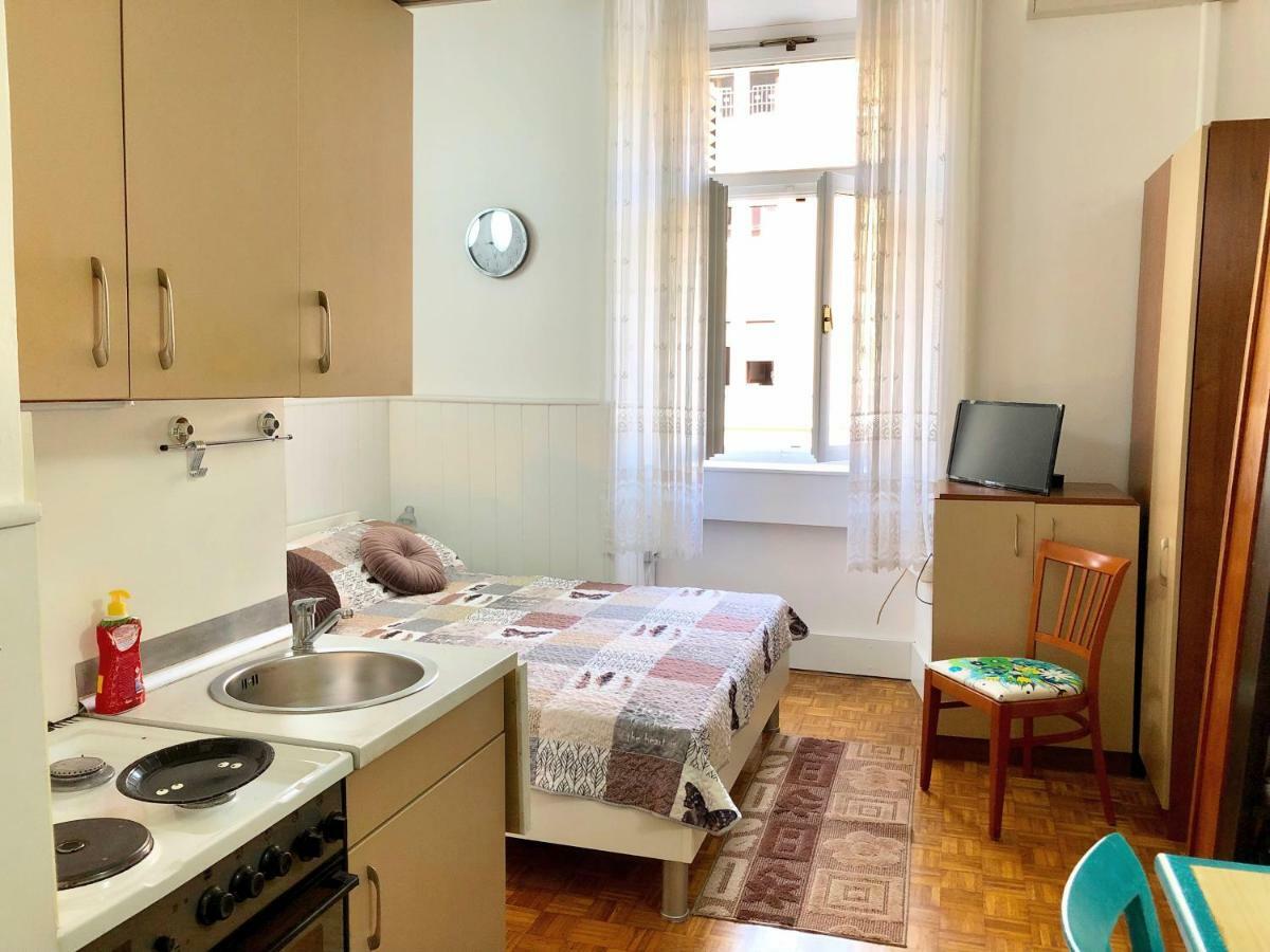 Апартаменти Studio & Free Parking, Aircool, Fresh Bedding Ловран Екстер'єр фото